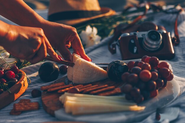 Kulinarne podróże: jak odkrywać nowe smaki w domowej kuchni?